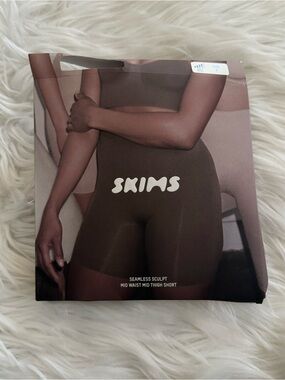 SKIMS Seamless Sculpt Mid Waist Mid Thigh Short